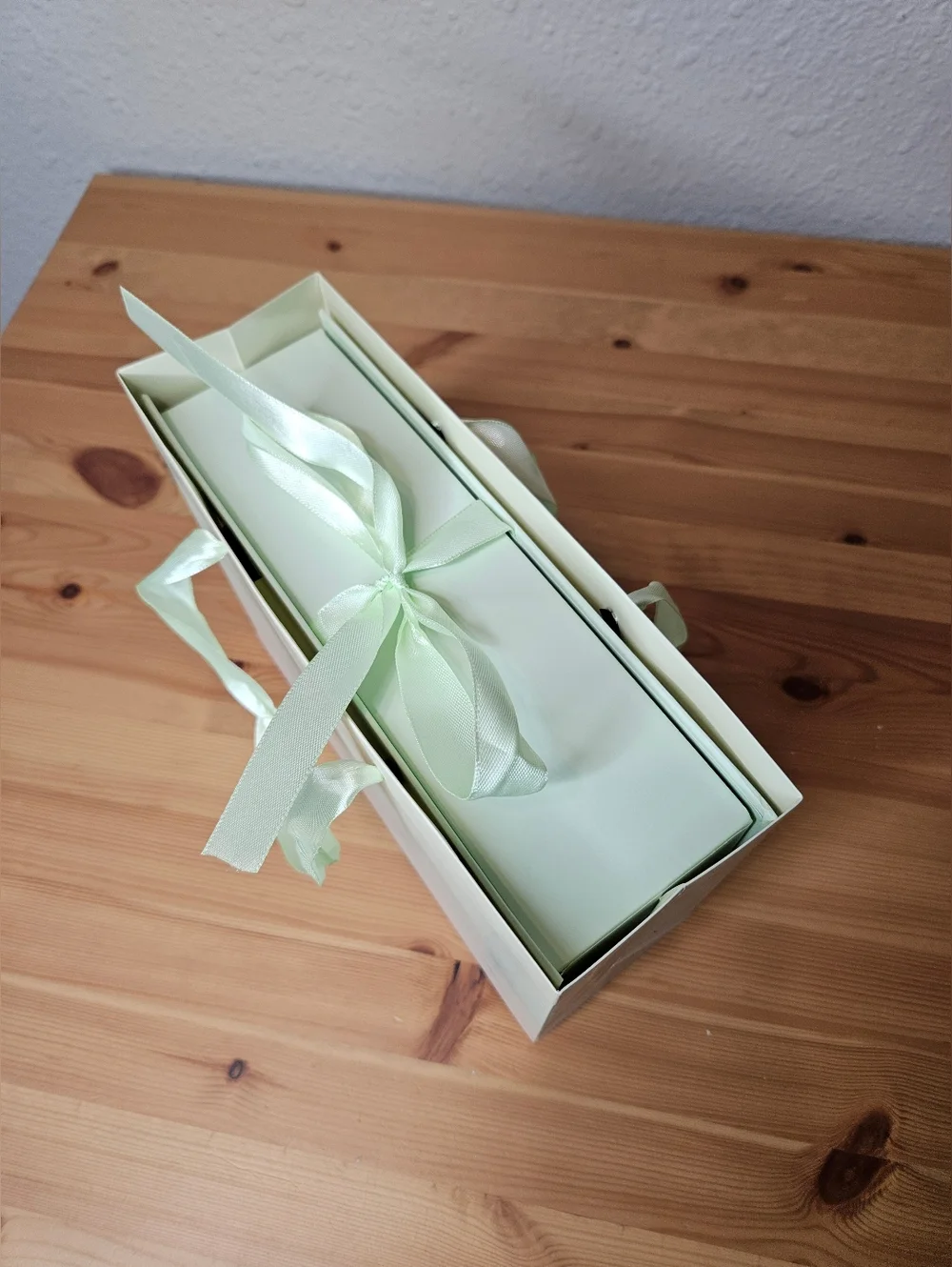 Luxury Gift Box with Reed Diffuser & Soap Flower Bouquet – Lily Of The Valley